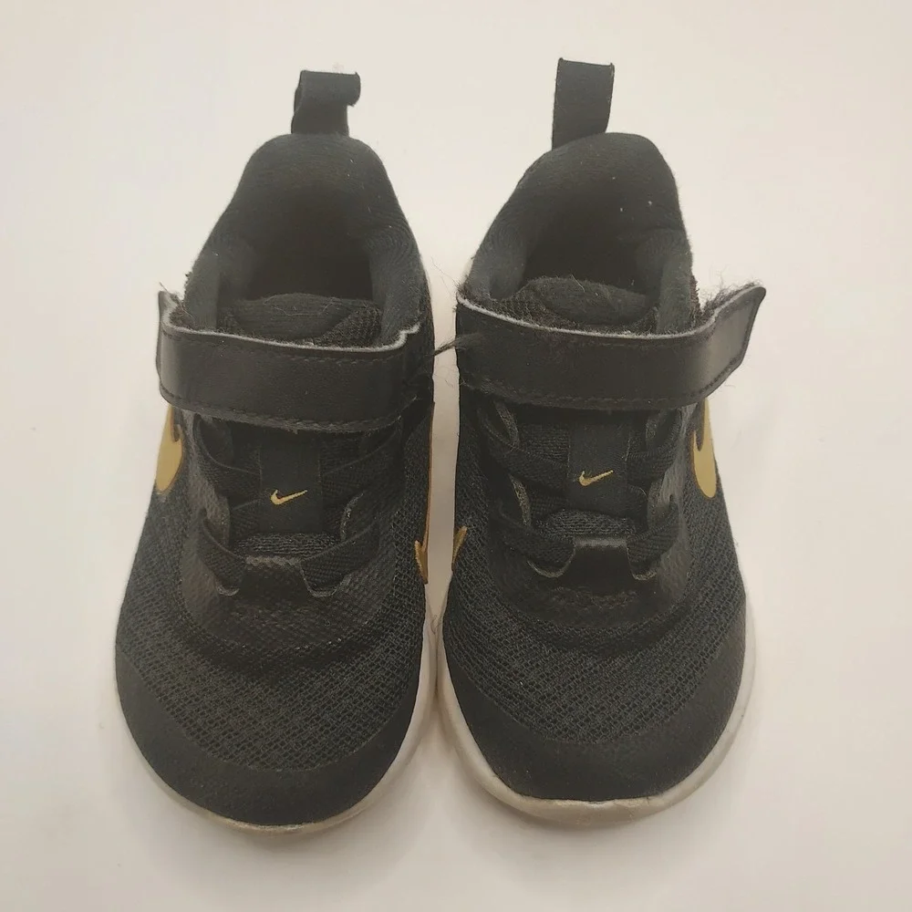 Nike Revolution Black/Gold Unisex Toddler Size 5C